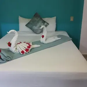 Hotel Playa Y Mar Suites - Avenida Quinta - Only 1 Block From Beach!!! Playa del Carmen